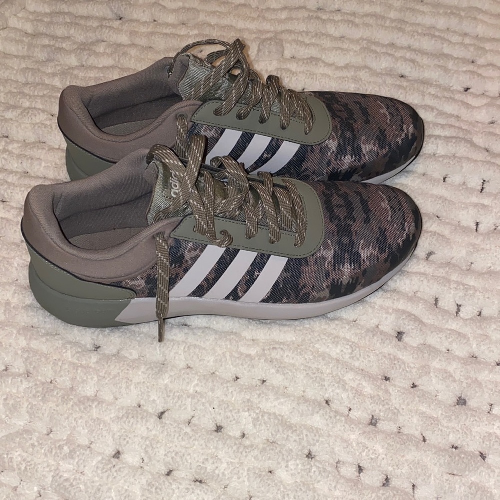 Men's Adidas CloudFoam Tennis Shoes SIZE 11